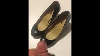 Jerking off on wifea€™s sexy high heels