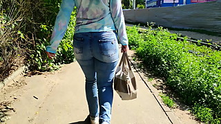 Big ass mature milfs shaking in tight jeans