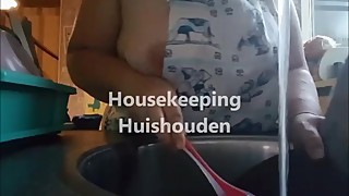 Horny housewife cleaning the house  Twitter @EenzameH